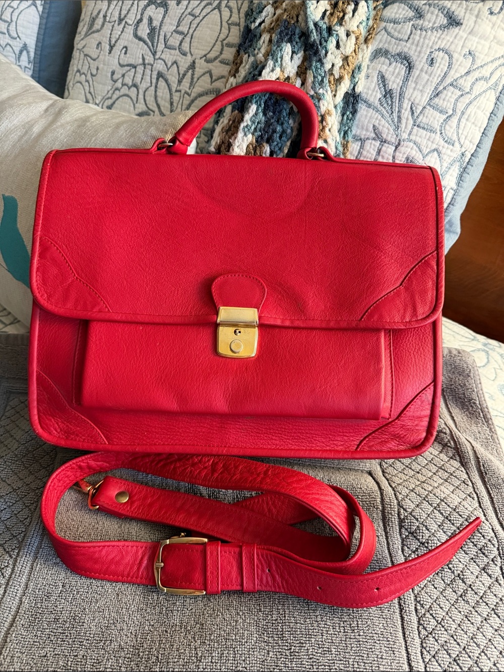 PREOWNED UNBRANDED Red Leather Top-Handle Satchel with Removable Strap